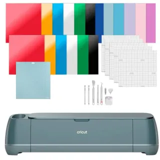 Cricut Maker 4 Engagement Bundle, Hobbyschneidmaschine (salbei, Schneidet, schreibt, zeichnet, graviert, prägt, setzt Folienakzente und mehr)